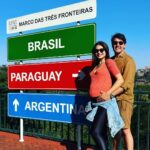 Bruno De Luca Instagram - Marco das três fronteiras, em Foz do Iguaçu. Comam a empanada da Argentina, um churrasquinho do Brasil e um churros do Paraguai. Em outubro no Vai Pra Onde, Mozão?, no @multishow . Marco 3 Fronteiras - Brasil