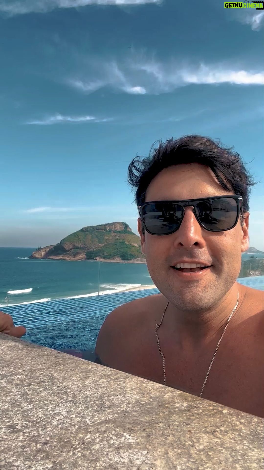 Bruno De Luca Instagram - Vocês pediram e eu trouxe! Esse é o @cdesignhotel ou a minha segunda casa 😂 pra quem está acompanhando a obra la de casa sabe kkk O CDesign Hotel é simplesmente tudo de bom, vista espetacular, atendimento impecável e equipe maravilhosa, aqui tem tudo que você precisa, piscina, hidro, massagem, brinquedoteca, bar, salão de festas e muito mais. Ansioso pra minha casa ficar pronta, mas com certeza o Cdesign Hotel vai deixar saudades, que lugar LINDOOOO ❤️ vocês precisam conhecer . . . . . . #dicas #viagem #turismo #ferias #relaxar #lazer #dicasdelugares