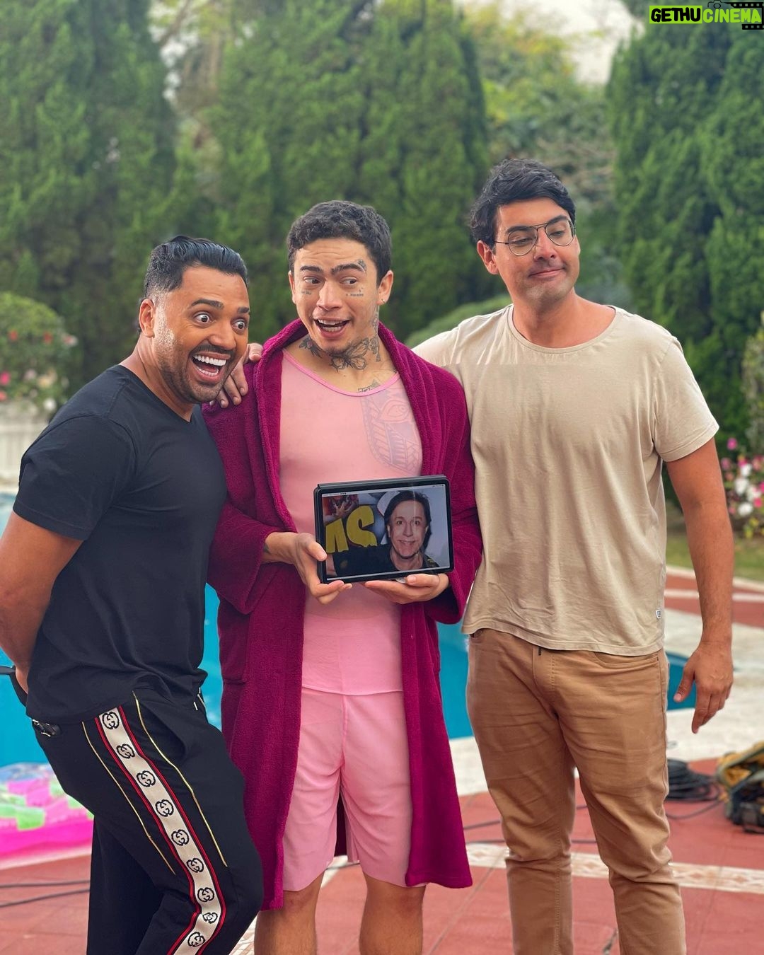 Bruno De Luca Instagram - OS PARÇAS - A SÉRIE vem aí!! Muito feliz em encontrar esses caras de novo, risada 24/7. Em breve no @globoplay