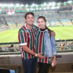 Bruno De Luca Instagram - Primeira vez de Mozão e Mozinha no Maraca pra ver o Fluminense. Com direito a foto com o torcedor mais ilustre @evandromesquita pra ficar pro álbum! 😁😁 ❤️💚❤️💚❤️💚#maracacombrahma #maracana Estádio do Maracanã