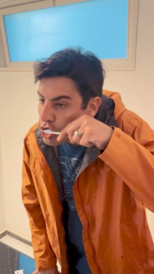 Bruno De Luca Instagram - Sempre que eu escovo os dentes! Vocês são assim também? 🤣🤣