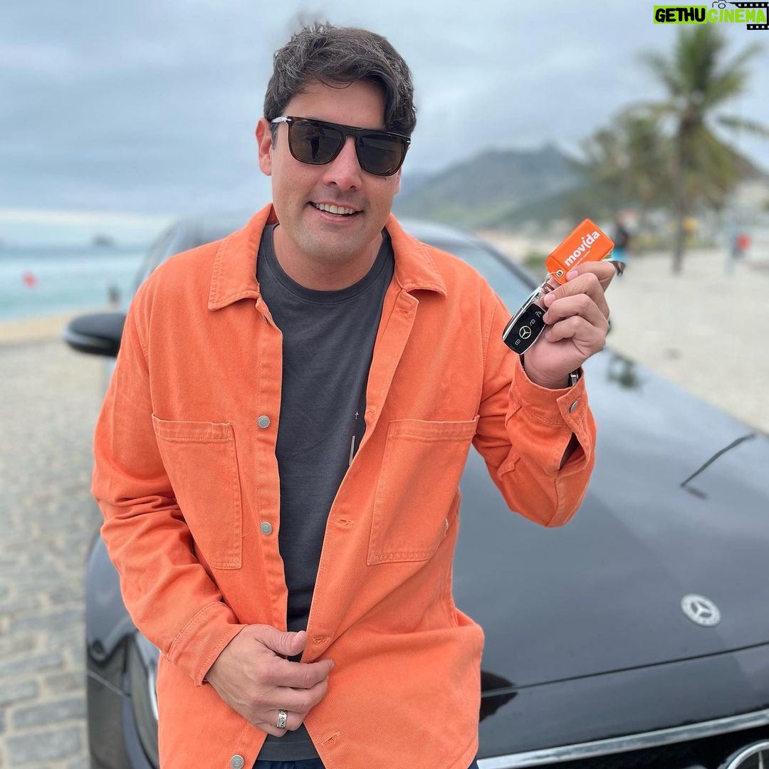 Bruno De Luca Instagram - Fala galera, eu não sei vocês, mas eu já estou pronto e ansioso para o Rock In Rio Brasil 2022! Quem ai vai curtir muito na cidade do Rock também? E para deixar minha aventura ainda mais completa, estarei muito bem acompanhado da minha grande parceira Movida Aluguel de Carros. E já deixo a dica aqui pra vocês, se já estiver com a viagem marcada pro RIR, não deixe pra reservar seu carro em cima da hora, antecipe sua reserva para aproveitar a cidade maravilhosa sem perrengue e com a frota mais nova e moderna do Brasil! Acompanhem as redes da @movidaalugueldecarros também, pois vem muito conteúdo legal de Rock In Rio Brasil 2022 por ai! #AvidaÉpraSerMovida #alugueldecarros #RockInRioBrasil2022 #publi