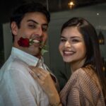Bruno De Luca Instagram - Galera, faz uma surpresa pro seu gato ou pra sua gata levando pra passar uma noite no @cdesignhotel no dia dos namorados. Eles tão oferecendo um jantar maravilhoso (que eles anteciparam pra gente, sempre muito gentis), late checkout, além de poder curtir a piscina linda com visual da pedra do Pontal, spa, academia, e ainda aquela praia maravilhosa que vocês veem direto nos meus stories. Vai logo que tá quase lotado já… Faça já sua reserva: Reservas@cdesignhotel.com.br Tel.: (21)3613-9700