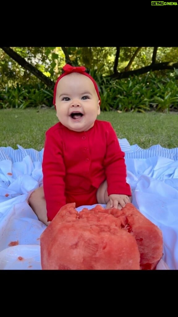 Bruno De Luca Instagram - GRAVE 🚨: Aurora De Luca comemora seus seis meses com um bolo de melancia! Quem aguenta???