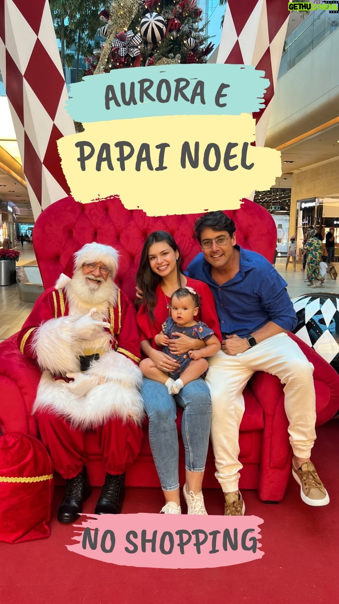 Bruno De Luca - 29.4K Likes - A magia do Natal é mesmo impressionante. Aurora mal conhece o Papai Noel, nem sabe que ele entrega presentes… mas já ama o bom velhinho! 🎅 Pra ela, é o PaPô… qual será a explicação disso? 🥰🥰🥰🥰