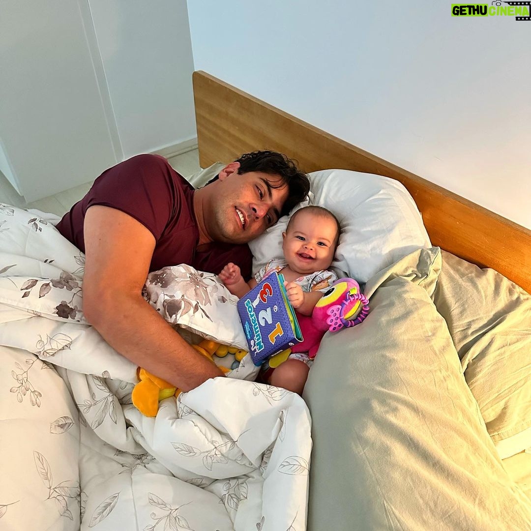 Bruno De Luca - 15.9K Likes - Aquele bom dia animado! Minhas manhãs nunca mais foram as mesmas! Aliás, elas nem existiam às 6 horas da manhã…