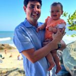 Bruno De Luca Instagram - Hoje pela primeira vez vou receber presente e não só dar! 🙌😁 O presente maior do mundo tá aí nas fotos, essa belezura que a @fany.vidal fez comigo com muito amor. Muito alegre em comemorar meu primeiro dia dos pais, ainda mais da Aurora, que é alegria purinha! Parabéns a todos os papais.