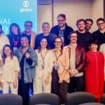 Bruno De Luca Instagram - Muito feliz em participar como jurado do Emmy Internacional na categoria Sports Documentary ao lado de produtores e diretores que tanto admiro, representando a nossa Beyond Films. Aliás, impressionante a evolução da qualidade dos documentários em geral de uns tempos pra cá. Um gênero que dificilmente vamos ao cinema pra assistir, mas com os streamings e tv a cabo vem conquistando cada vez mais público. Depois que sair o resultado eu indico os filmes que assisti e votei. Ps: consegue identificar alguém na foto em grupo? Escreve aqui nos comentários Kkkkk @iemmys #internationalemmyawards #emmyinternacional Estúdios Globo