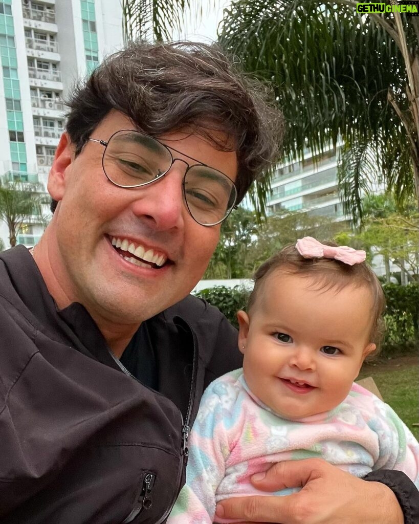 Bruno De Luca Instagram - Sei que ela é a cara da mãe, mas as bochechas são do papai, hein???
