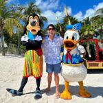 Bruno De Luca Instagram - Pessoal, esses são alguns dos momentos maravilhosos que tô vivendo aqui no Disney Magic, o navio da Disney! Que experiência maravilhosa! É impressionante como eles fazem tudo perfeito, você tem atividades o tempo todo, dava pra ficar um mês inteirinho aqui. Entretenimento, comida, conforto, SPA, essa parada na olha privativa da Disney nas Bahamas, onde você pode fazer um monte de coisa e ainda nadar e alimentar as arraias!! Se você quer passar férias com a família, e tá em dúvida, eu te garanto: VÁ PARA UM DOS CRUZEIROS DA DISNEY! Não tem erro!! Você vai ver tudo isso no Vai Pra Onde? Aventuras Mágicas em setembro, no @multishow .