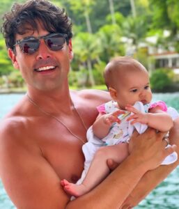 Bruno De Luca Instagram - 5 meses da minha maior alegria: AURORA! Te amo minha princesa. Obrigado mamãe @fany.vidal pelo melhor presente do mundo.