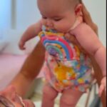 Bruno De Luca Instagram - Um dos pontos altos do nosso enxoval com a babytunes, foi esse kit @maxicosibrasil O umidificador, ruído branco, berço portátil, cadeirinha de alimentação e bouncer fazem toda a diferença no dia a dia da Aurora. E vocês aí? Qual produto vocês acham indispensável pro seu bebê?