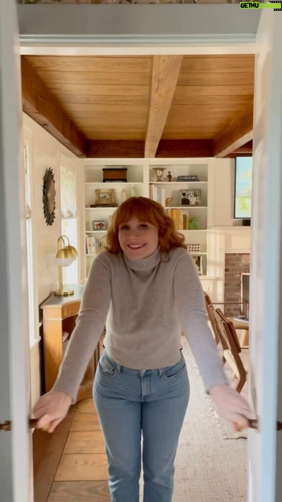 Bryce Dallas Howard Instagram - The light! ⁣ ⁣ @clairethomas & @rejuvenation – thank you for giving my new living room the transformation it needed 💛 check out the full transformation at rejuvenation.com/brycedallashoward⁣ ⁣ Design by @clairethomas⁣ Styled by @emilypertzborn ⁣ ⁣ #RejuvenationPartner #ProjectCollective