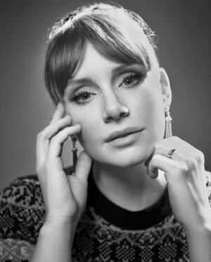 Bryce Dallas Howard Instagram - Reflections on the new year, new moon, and my new favorite phrase: “My social battery is dead” — all in this week’s edition of #TheMuse newsletter from @ninemusesentertainment. To read, subscribe at the 🔗 in bio⁣⁣
⁣⁣
📸: Austin Hargrave (@austinhargrave) for @hollywoodreporter ⁣
⁣⁣
[ID: A black and white photo of BDH sitting in The Hollywood Reporter photo studio at the Toronto International Film Festival. BDH looks pensively into camera with her head slightly tilted to the left and both hands gently resting on her face. She wears a patterned striped dress and hair in a ponytail.]