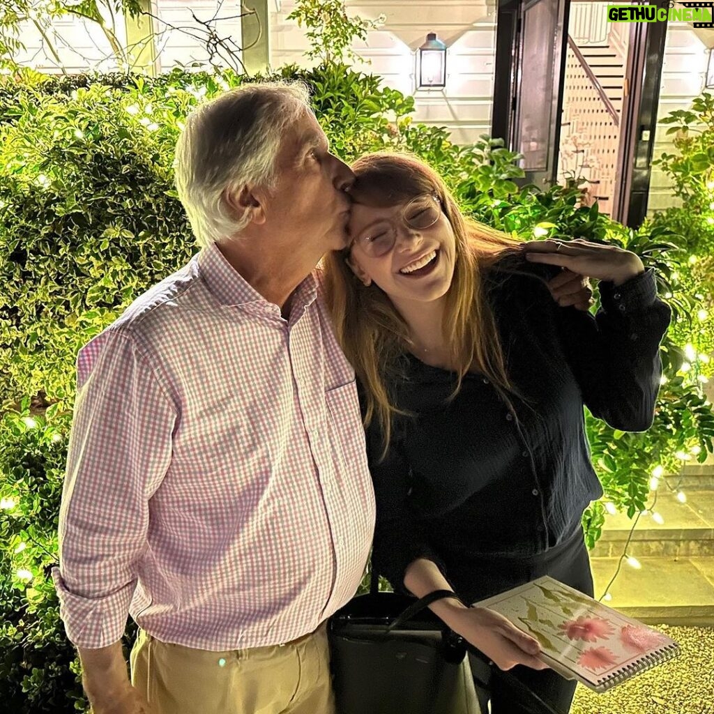 Bryce Dallas Howard Instagram - I love my family ⁣⁣ ⁣⁣ ⁣ ⁣ [ID 1: BDH celebrates a dinner at The Winklers. Outside by the bushes, godfather Henry Winkler (left) kisses BDH (right) on the head as they wrap their arms around each other.]⁣⁣ ⁣⁣ [ID 2: BDH (left) sits next to her god sister Zoe (right) on a staircase. The two are as close as can be — in proximity, friendship, and hair type.]