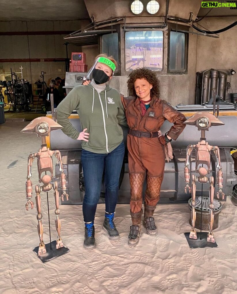 Bryce Dallas Howard Instagram - Let’s be real, we need more than a day – here’s how I’m celebrating #StarWars month and George Lucas’ birthday. #ThisIsTheMay⁣ ⁣ [ID 1: BDH, Peli Motto, and two pit droids take a break from building Mando’s ship to smile for a photo inside of Peli’s Hangar on Tatooine.] ⁣ ⁣ [ID 2-4: Posters for @thebookofbobafett Disney Gallery, @obiwankenobi, and Behind the Mac: @skywalkersound]