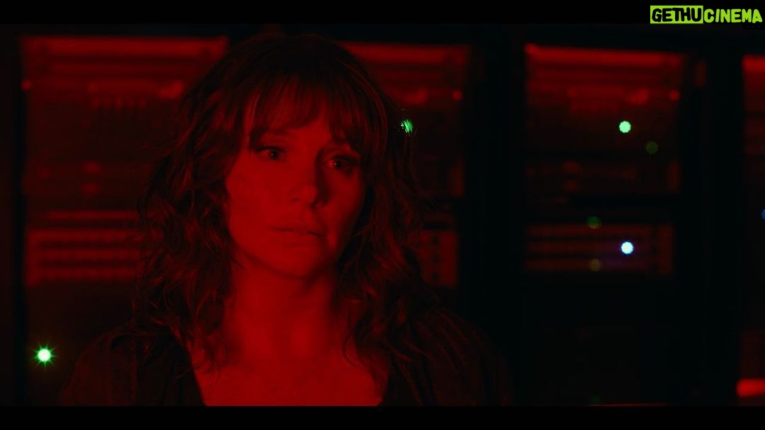 Bryce Dallas Howard Instagram - 43 days and counting!! It all comes down to this. Watch the new trailer for #JurassicWorldDominion and get your tickets now 🎟