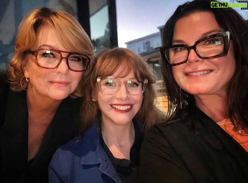 Bryce Dallas Howard Instagram - Don’t mind me, just fan-girling over these entrepreneurial makeup artist queens! I’m so happy we could all be in town to celebrate the launch of Lashify Pro with Vivian as the global director!! I’ve also been using @soniarosellibeauty’s skincare line religiously for years but we’ve never met in person — until now:)⁣ ⁣ @vivianbaker, we are both so proud of you — it was a blast getting to meet up in person❤️⁣ ⁣ [ID: As the suns sets to dusk, Vivian (left), BDH (middle), and Sonia (right) smile for a selfie after a glorious day of bonding over their mutual love of lighting, Lashify lashes, makeup and skincare ❤️]