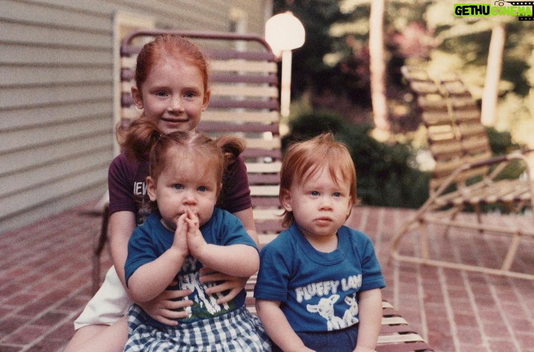 Bryce Dallas Howard Instagram - It’s my sisters’ birthday!! Jocelyn & @paigecarlylehoward, thank you for 37 years of friendship, belly laughs, and so much love — I couldn’t have wished for a better duo to call my sisters ♥️✨Happy happy birthday 🎉🥳