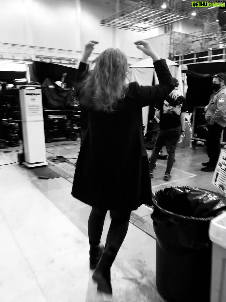 Bryce Dallas Howard Instagram - back on set 🎬 love this sh*t