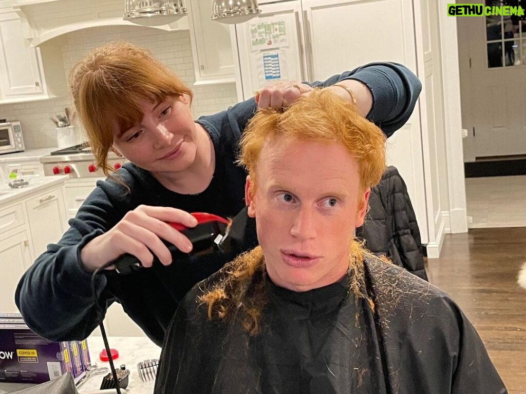 Bryce Dallas Howard Instagram - Welcome to Howard Haircuts 💇‍♂️✂️⁣ ⁣ repost @realronhoward: @brycedhoward gives her brother @reedchoward a haircut just before new years. Bryce is good! She trims what’s left of my fringe whenever the family gathers. Too bad she’s so busy with the child-rearing/ acting/ directing/ producing/ writing/ educating