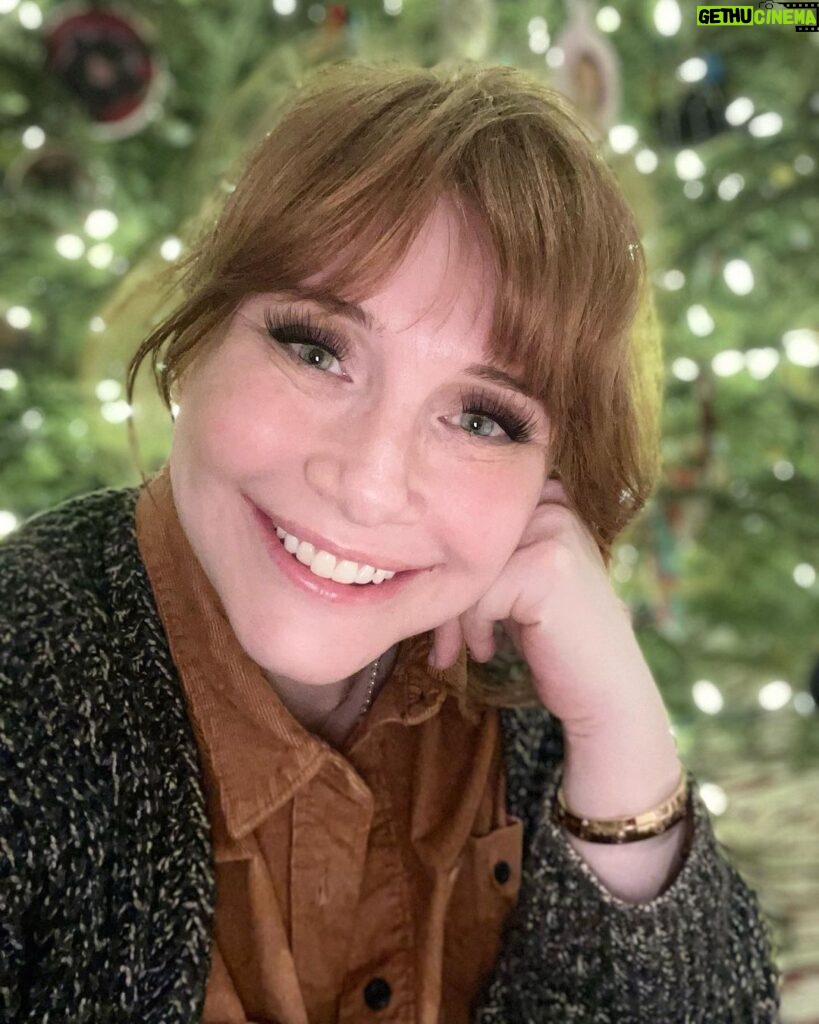 Bryce Dallas Howard Instagram - From my family to yours, Merry Christmas ❤️ ⁣ ⁣ We got through it folks 🤪