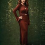 Bryce Dallas Howard Instagram - Working alongside @lauradern & @dewandawise has been one of the most enriching relationships in my lifetime. The three of us had the absolute honor of talking with Angelique Jackson at Variety about #JurassicWorldDominion. ⁣⁣ ⁣⁣ Thank you @ange814 for your meaningful worlds about the importance of seeing womanhood in all of its shades, power, and action-packed glory on screen. I am so appreciative of how you uplifted us individually and collectively — it was beyond generous, empowering, and forward-thinking. You reminded us of the very real potential that the Jurassic franchise has to inspire women and girls for generations to come. ⁣⁣ ⁣⁣ Deeply moved. Deeply grateful. For everything.⁣⁣ Check out @variety’s cover story at the link in bio.⁣⁣ ⁣⁣ Photographs by: Art Streiber (@aspictures)⁣⁣ Set Design: Anthony A. Altomare/Buffalo Art Co (@photobuffalo)⁣⁣ Makeup: Georgie Eisdell/The Wall Group (@georgieeisdell)⁣⁣ Hair: Bridget Brager/The Wall Group (@bridgetbragerhair)⁣⁣ Manicure: Sarah Chue (@chuenails) ⁣ ⁣ [ID: In complementary burnt orange and ivory-colored outfits, Laura Dern, BDH, and DeWanda Wise pose against a green background for their “Women of Jurassic World” Variety cover shoot]