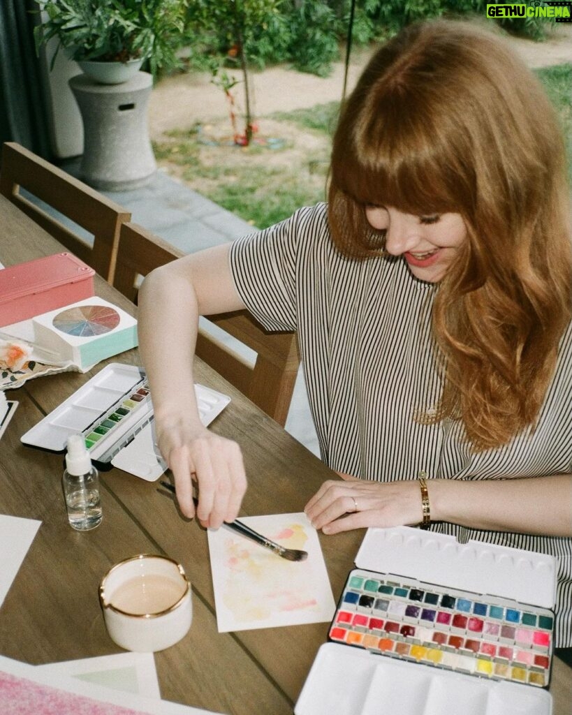 Bryce Dallas Howard Instagram - Happy #WorldWatercolorMonth! On July 15th I’ll be hosting my first ever FREE ONLINE WATERCOLOR & CREATIVITY CLASS taught by the talented Bindi Desai (@create__d)!! 🎨 ⁣ When it comes to watercolor, I’m a beginner (an extremely obsessed one) and until this year had never taken a lesson 🤫 I’d been a fan of Bindi’s work on IG, so when she DM’d me, saying she offered classes, I signed up immediately:) ⁣ ⁣ Since then, we’ve met every week, and I am so grateful to Bindi for everything she teaches me -- and now for everything that she will teach you! ⁣ ⁣ The biggest revelation these last few months: pursuing a hobby is an opportunity to try, fail, and manage the feelings that arise when attempting something new.⁣ ⁣ Again and again I see my best results happen when I stay playful, loosen up, and enjoy the process. But more importantly, I’ve realized that the more I practice “being brave” with paper and paint, the more easily I can handle uncomfortable feelings that come up when I am being called upon to “be brave” in life.⁣ ⁣ The good news is that Bindi has empowered me to create work I’m proud of even though I’m a beginner, even when I’m feeling hesitant about a new skill or frustrated by my lack of experience. Her process allows me to develop tools to work on overriding fear and doubt -- and the more I practice being in this state, the better. ⁣ So in this workshop, Bindi will teach us how to paint an abstract piece and afterward we'll have a relaxed Q&A session to address creative stressors and strategies for overcoming them. It’ll be a chill, judgment-free space to immerse yourself in the world of watercolor 😌⁣ ⁣ If this sounds at all interesting, please RSVP to our free workshop “How to Be Brave (In Life & Watercolor)” on Saturday July 15. You can sign up today at the link in bio 🔗⁣ ⁣ Looking forward to painting with you! ❤️⁣ ⁣ 📸: Andie Jane (@andiejjane)⁣ ⁣ #BryceDallasHoward #WatercolorArt #CreativeFlow #ArtTherapy #BeBrave