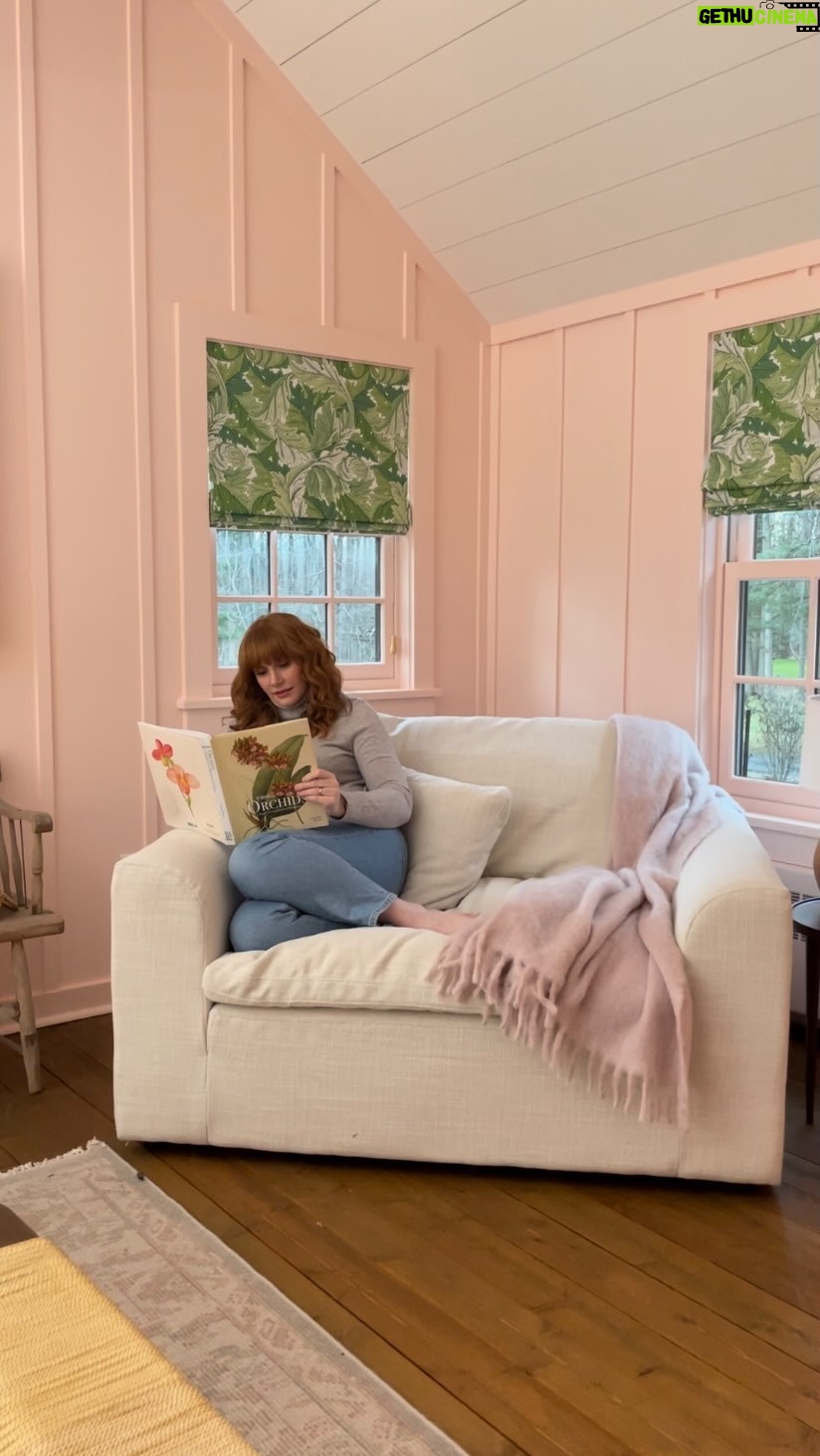 Bryce Dallas Howard Instagram - When I work from home, I don’t love desks – but I do love GIANT chairs. And @joybird’s (aptly named) “Bryant Chair and A Half” always comes through with the space and comfort I need 💕 Design by @clairethomas Styled by @emilypertzborn 🎥: @whats_a_yayo