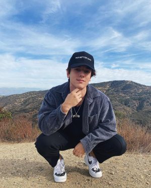 Bryce Hall Instagram - 2022 here we come 🤪🥳
