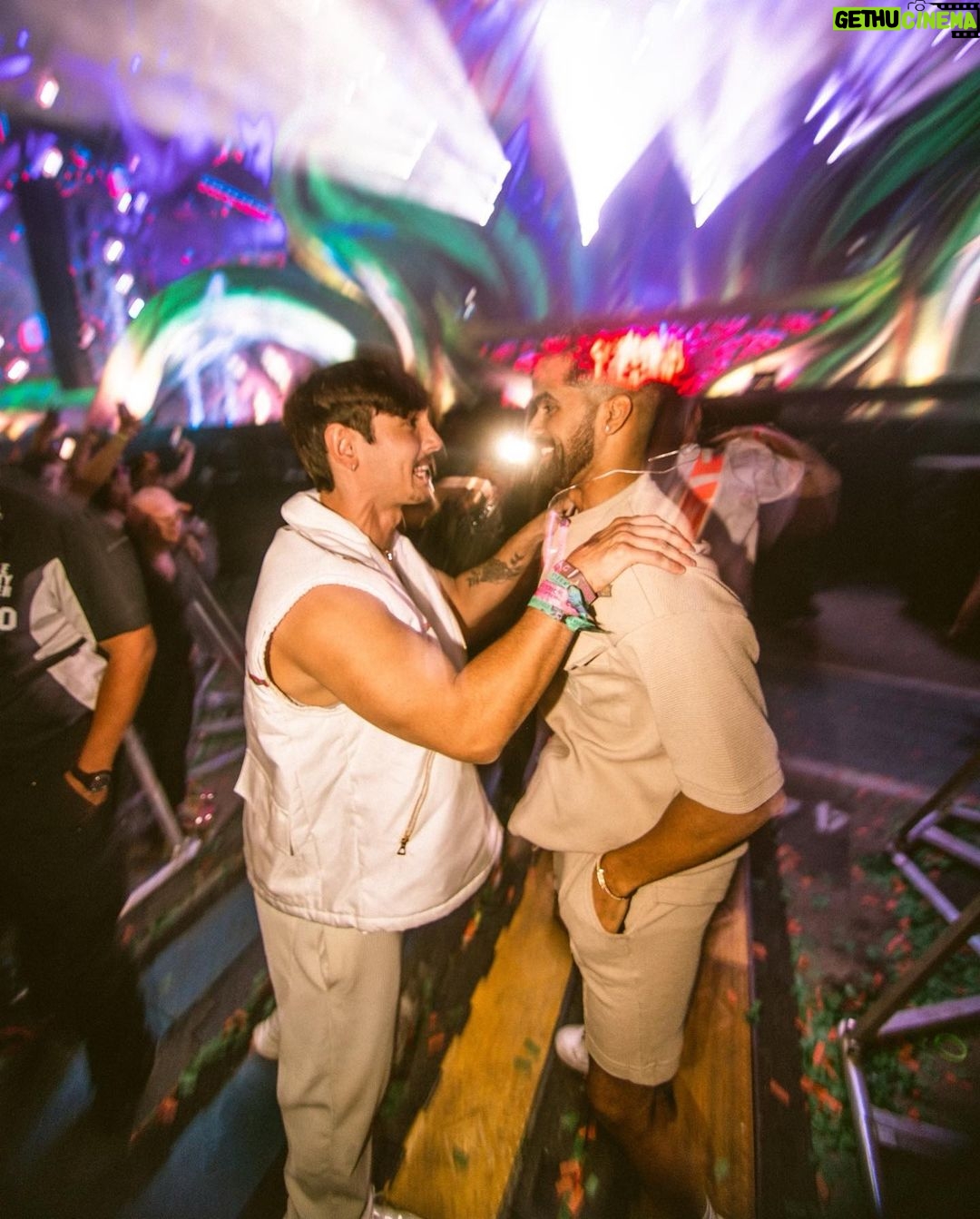 Bryce Hall Instagram - here’s a little photodump of me being a sober sam at EDC 🤩 best festival by far Electric Daisy Carnival (EDC)