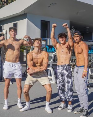 Bryce Hall Instagram - 2022 here we come 🤪🥳