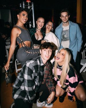 Bryce Hall Instagram - reality stars / boxers / ex - controversials !!!