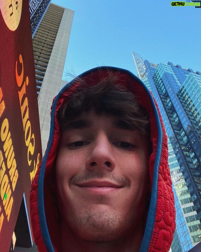 Bryce Hall Instagram - selfies in nyc ( im such a fookin tourist ) Times Square 42nd Street