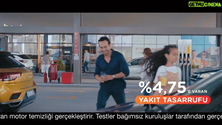 Buğra Gülsoy Instagram - Tasarruf ve Performans Excellium’da Bir Arada! İlk kullanımdan itibaren 0 motor temizliği, tam performans ve her depoda %4,75’e kadar yakıt tasarrufu sağlayan Excellium, yeni nesil formülü ile TotalEnergies İstasyonlarında sizi bekliyor. #TotalEnergiesİstasyonları #YeniNesilEnerji #Excellium