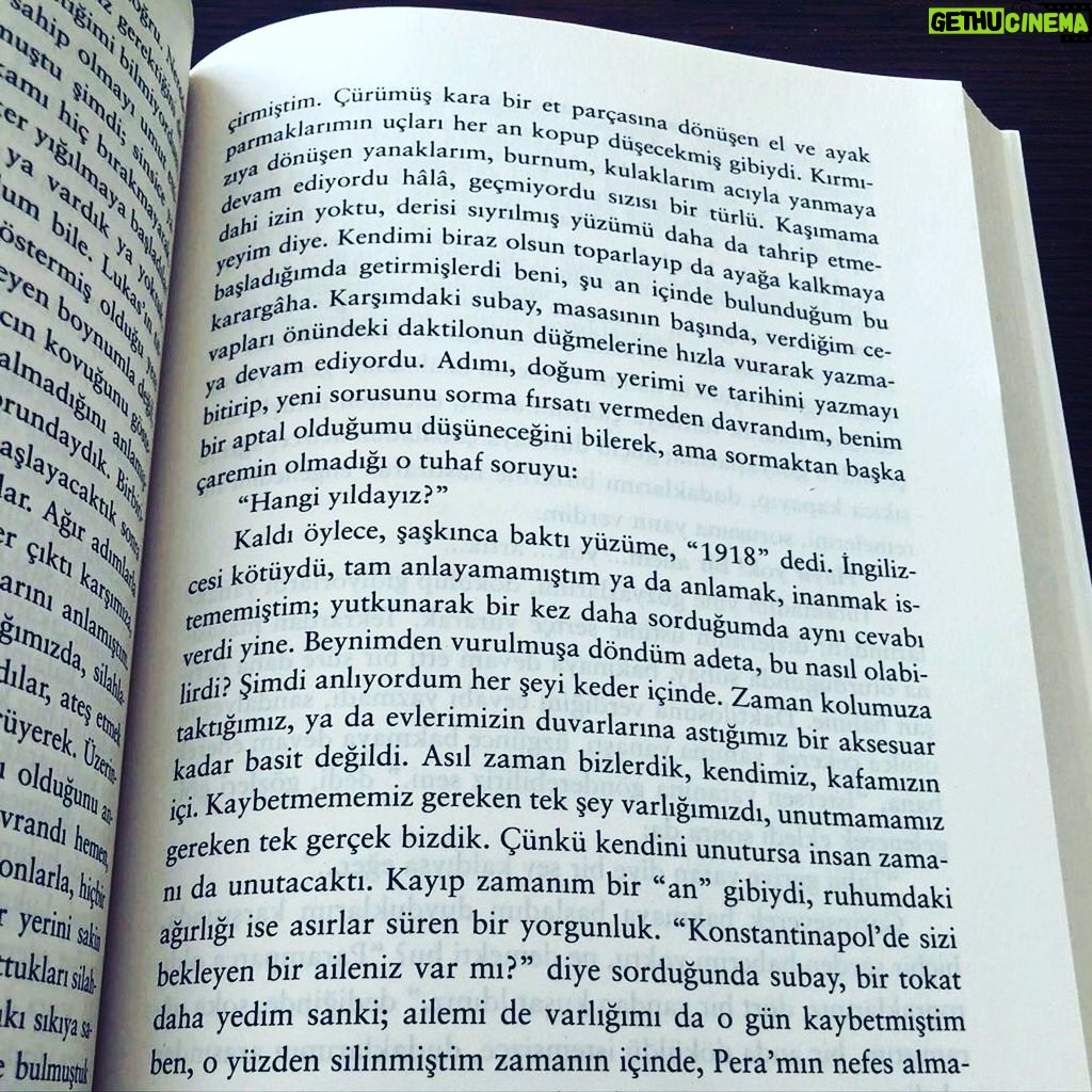 Buğra Gülsoy Instagram - 📌 Kayıp zamanım bir ‘an’ gibiydi, ruhumdaki ağırlığı ise asırlar süren bir yorgunluk. (İkinci Kıyamet, Güneşin Battığı Yer) #BirinciKıyamet #İkinciKıyamet @inkilapkitabevi