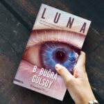 Buğra Gülsoy Instagram – 11 Aralık -bu Pazar- Saat: 13:00, TÜYAP İstanbul Kitap Fuarında buluşmak üzere… ✍🏻 #Luna #BirinciKıyamet #İkinciKıyamet 📚 #kitap