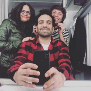 Buğra Gülsoy Instagram - İşlerinde en iyilerden ⭐️⭐️⭐️ iyi ki birlikteyiz yıllardır 🙏🏻 saç; @aysnbkr , makyaj; @inkayanimet
