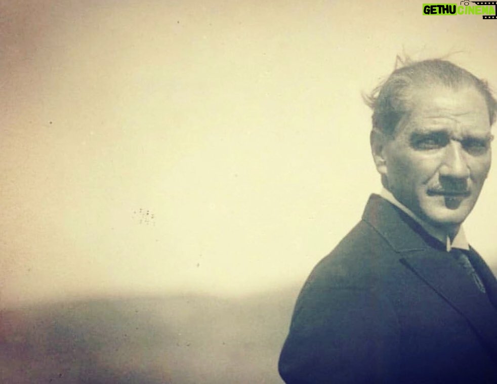 Buğra Gülsoy Instagram - Asırlık çınar olmaya 4 kala...