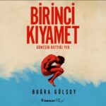 Buğra Gülsoy Instagram - BİRİNCİ KIYAMET:GÜNEŞİN BATTIĞI YER 🙏🏻 1 Ekim’de raflarda! #BirinciKıyametGüneşinBattığıYer “Yaşanmış, akıl almaz bir hayat hikayesinden...”