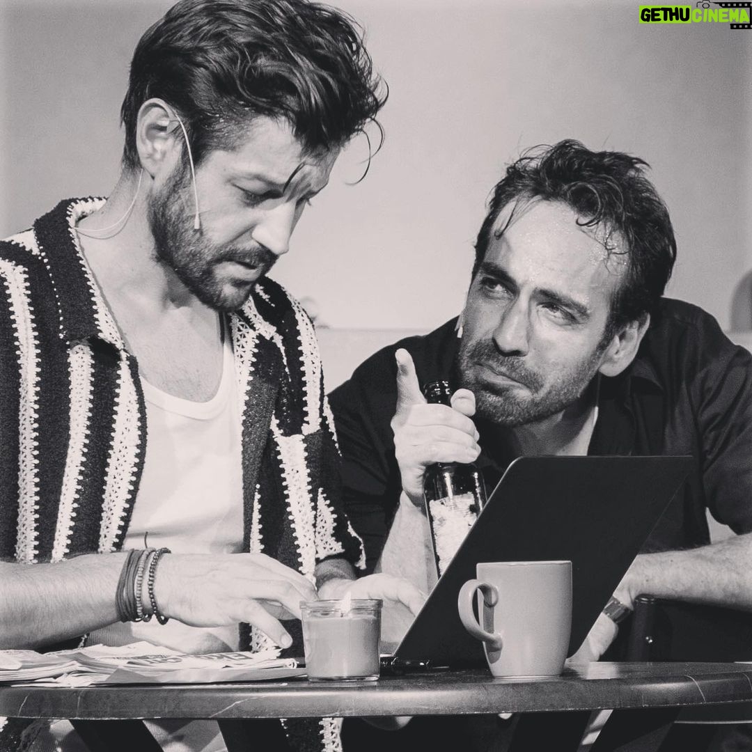 Buğra Gülsoy Instagram - İşte muhteşem ekibimiz… ✨🎭 Foto: @merve_karahan CIRCIR BÖCEKLERİ İTLER VE BİZ (TRUE WEST) Yazan: Sam Shepard Çeviren: Yıldırım Türker Yöneten: Mert Öner @mertoner Oyuncular: Serhat Teoman @serhatteoman Buğra Gülsoy @bugragulsoy Burak Sarımola @buraksarimola Ayşe Lebriz Berkem @ayse.lebriz.berkem Dekor ve Işık Tasarımı: Cem Yılmazer @daykonis Müzik Tasarımı: Nep’tune / Arkadaş Deniz Koşar, Mekin Sezer @nep.tune.music @denizkosar @mekinsezer Yönetmen Yardımcısı: Şakir Güler @sakir_guler Reji Asistanları: Aslı Işık @asli.isik, Mizgin Özel @mizgino Afiş Tasarımı: Buğra Gülsoy @bugragulsoy Afiş ve Tanıtım Fotoğrafları: Jiyan Kızılboğa @jiyankizilboga Afiş Tasarım Uygulama: Özge Sezgin @ozsezginnn Yapımcı: Art 12 @art12.ent Uygulayıcı Yapımcı: Omnia Yapım @omniayapim @duygubyram Art 12 İdari Yapımcı: Sibel Teoman @sibelteo Yapım Koordinatörü: Ayşegül Beyazdağ @aysegulbeyazdag İletişim Danışmanlığı: İletişim Deposu @iletisimdeposu