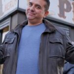 Buddy Valastro Instagram - Get a double helping of @BuddyValastro during TWO new series; #LegendsOfTheFork & Buddy Valastro’s #CakeDynasty! Sweeten your Saturday nights starting November 11th at 9/8c on @AETV’s @Home.Made.Nation. 🎂