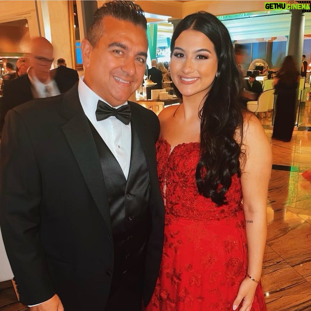 Buddy Valastro Instagram - Happy Birthday to my beautiful niece and God daughter @tesscolegrove we love you! ❤️🎂