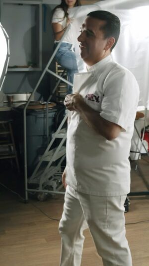 Buddy Valastro Instagram - BTS of what it’s like to be the Boss! 😎🎂👨‍🍳
-
#carlosbakery #cakeboss #bts
