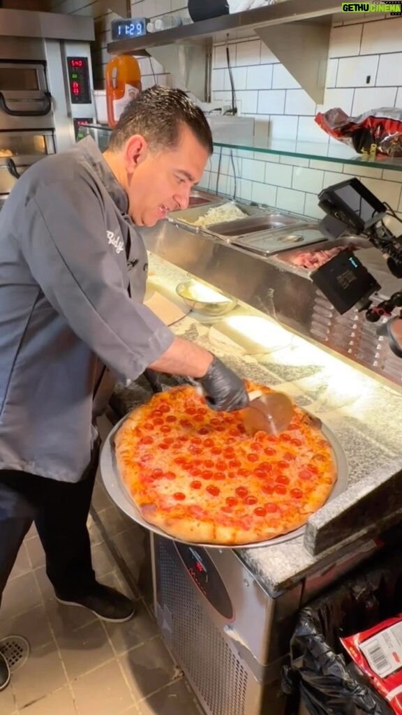 Buddy Valastro Instagram - It’s all about the crust, baby! Just listen and know what makes a @eatpizzacake pizza the best! #harrahs #Vegas #neworleans #nola #pepperoni #pizza #buddyvalastro #cakeboss