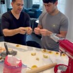 Buddy Valastro Instagram – Cooking is one of the greatest gifts you can give to those you love. Happy Sunday 
#Ilovemyfamily
#Sundaycooking
#quiltytimewiththefam #famiglia