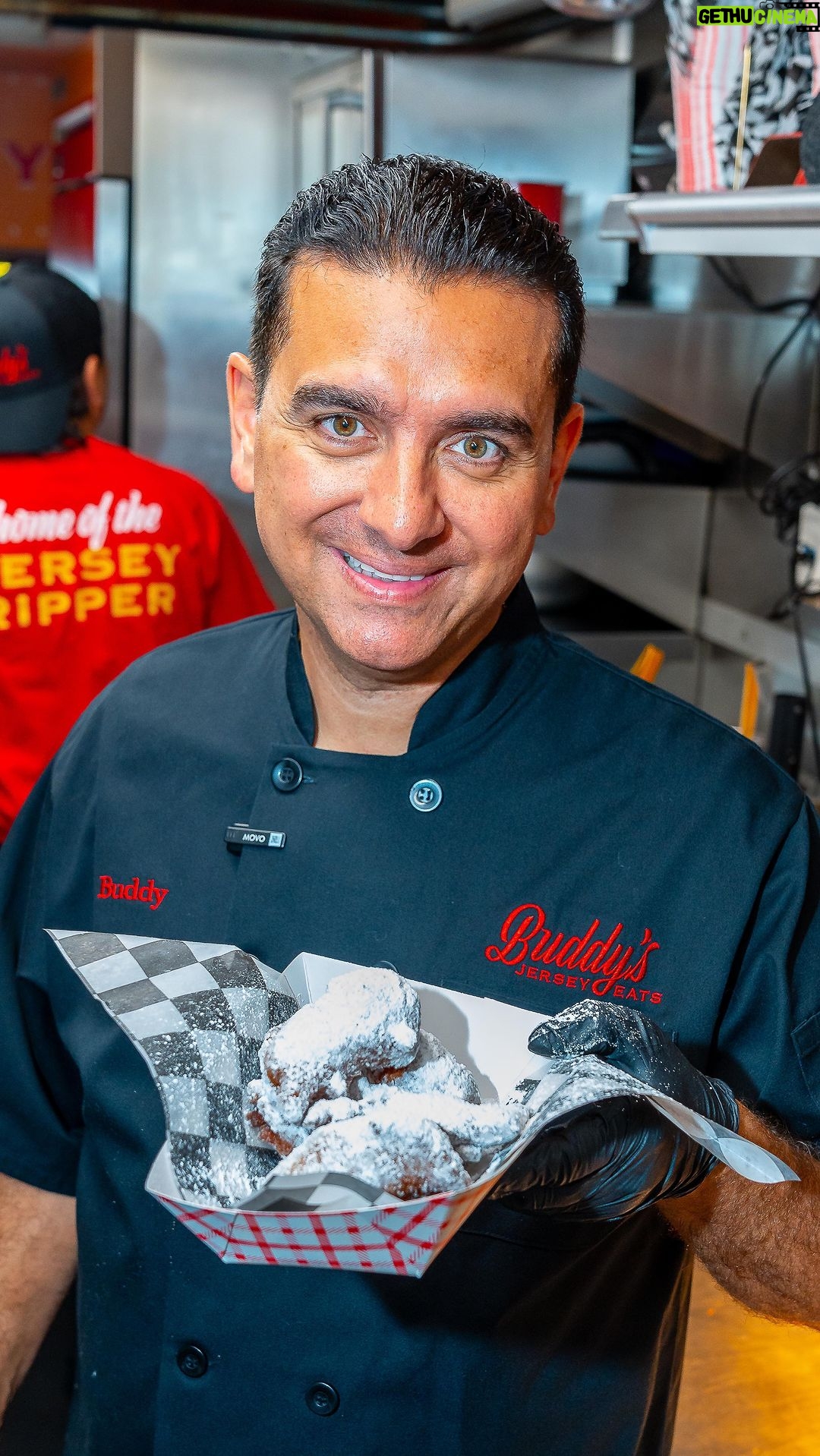 Buddy Valastro Instagram - New Year’s Resolution No. 1 - Always save room for DESSERT! Like Zeppole! #jerseyeats #buddyvalastro #famiglia #dessert #cakeboss #vegas #nye #newyearsresolution #2024 #zeppole #thelinq #linqpromenade #flamingovegas Las Vegas, Nevada