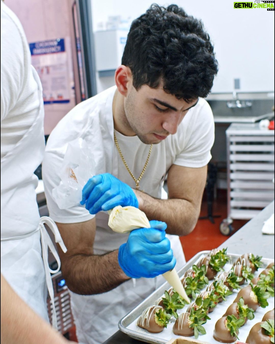 Buddy Valastro - 47.2K Likes - 👨👩👦👦 Wherever there’s laughter and the warmth of family, that’s where you’ll find us. In our kitchen, it’s not just about what we’re making, but the joy we share and the memories we create.
Every moment together is a recipe for happiness. Join us in celebrating the simple joys of family and laughter. 😄❤️
#FamilyJoy #SharedSmiles #HeartfeltMoments #LaughterAndLove #CherishedTimes #Bakery #NYC