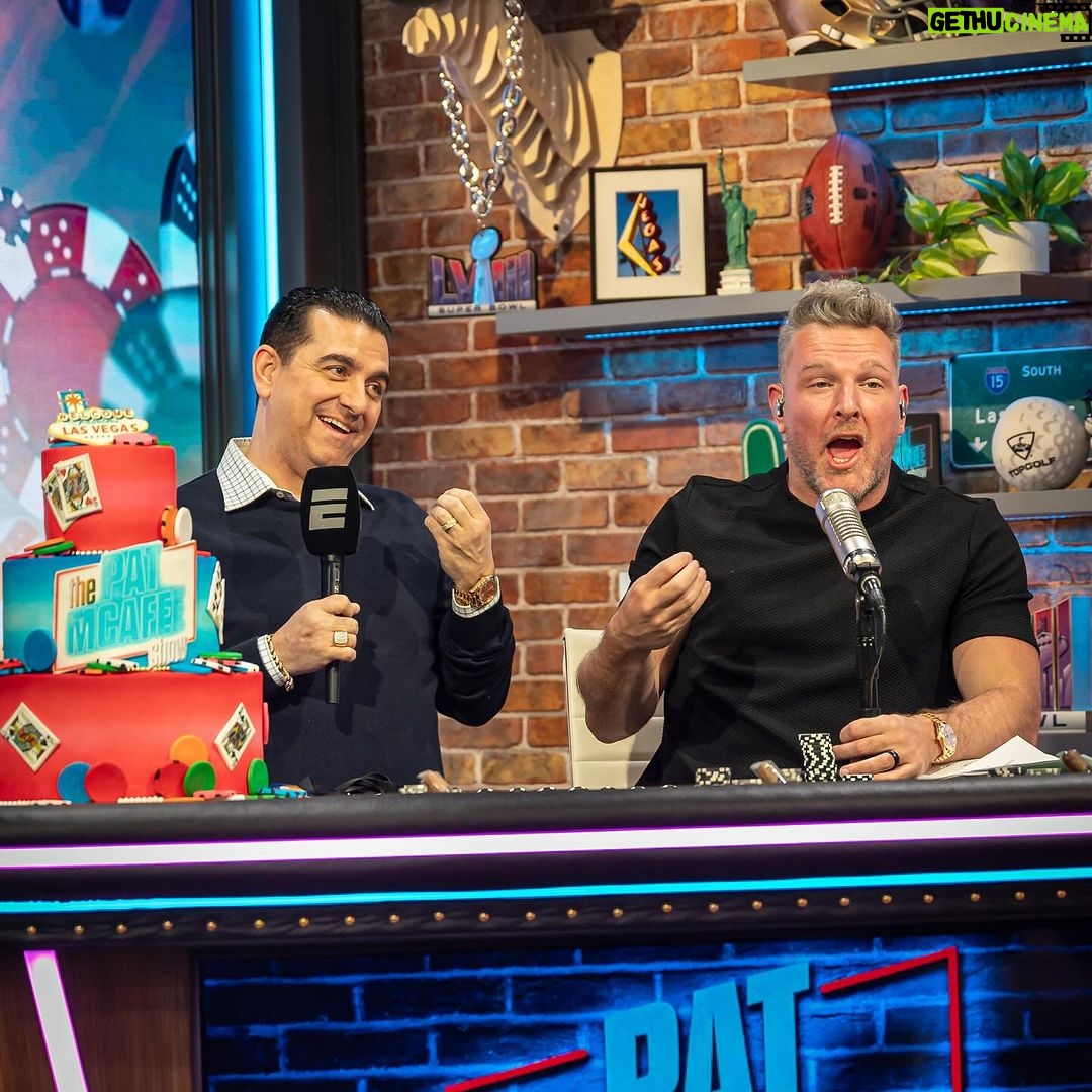 Buddy Valastro Instagram - When you make new friends, always come with @carlosbakery dessert! Thanks to @patmcafeeshow for inviting me to come on the show today. Now I’m finally a cool dad - Right Marco @marco_valastro26 ?! Hope you enjoy the cake and look forward to seeing you again! #superbowl #espn #patmcafee #radiorow #appeatance #vegas #cooldad #cakeboss #bringcake #carlosbakery