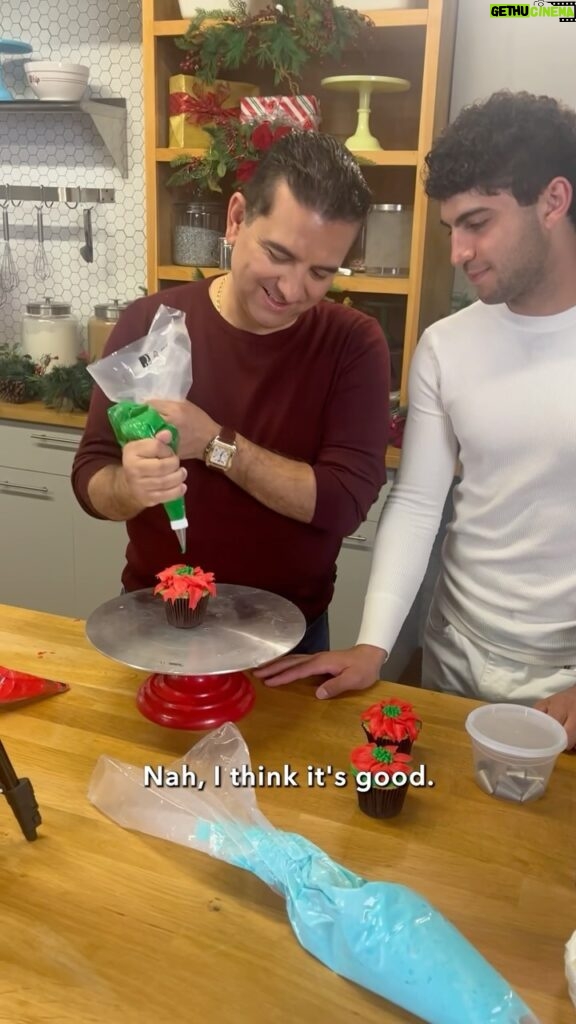 Buddy Valastro Instagram - Like father, like son 🧁🎄👨‍🍳 Catch the premiere of #YesChefChristmas this Sunday at 8/7c on Lifetime! #ItsAWonderfulLifetime